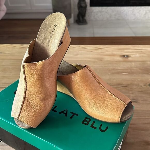 Chocolat Blu Elden Wedge Mule - Camel Color Leather Womens Size 39 EU/ 8-8.5/US - Picture 1 of 13